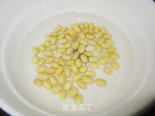 丝瓜黄豆肉片汤的做法步骤：2