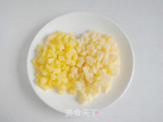 淡淡的紫色馅料—蓝莓什锦派的做法步骤：2