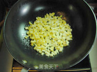 淡淡的紫色馅料—蓝莓什锦派的做法步骤：4