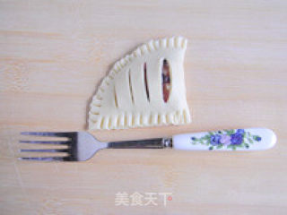 淡淡的紫色馅料—蓝莓什锦派的做法步骤：11