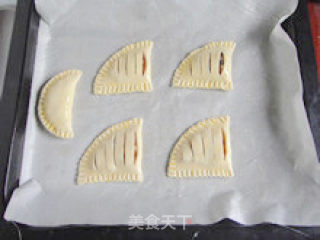 淡淡的紫色馅料—蓝莓什锦派的做法步骤：12