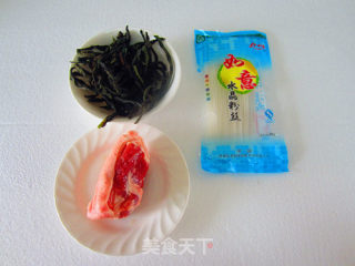 干豆角炖粉条五花肉的做法步骤：1