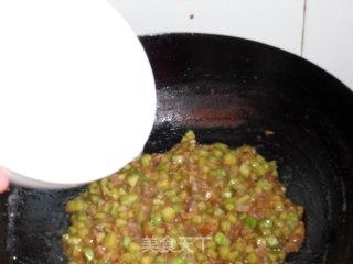 孜然味的黄瓜鸡蛋肉丁炸酱面的做法步骤：7
