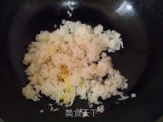 葱香蛋炒饭的做法步骤：3