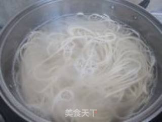 蔬菜炒面的做法步骤：1