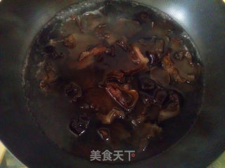 洋葱头拌黑木耳的做法步骤：3