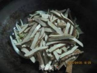 洋葱香肠炒豆干的做法步骤：5
