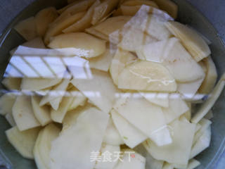 青椒土豆片的做法步骤：1