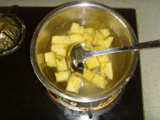 菠萝咕噜肉的做法步骤：3