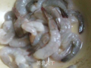 虾仁炒蛋的做法步骤：1
