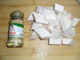 椒盐芋头的做法步骤：1