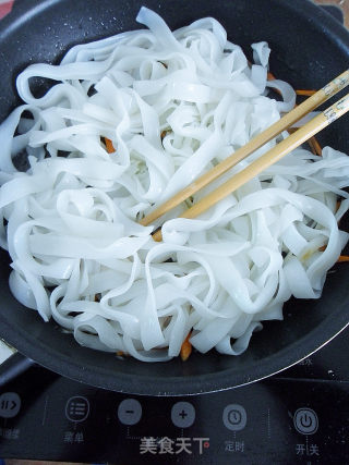 鸡蛋炒河粉的做法步骤：7