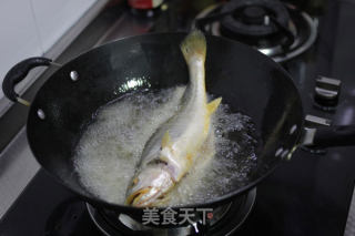 干烧鱼的做法步骤：2