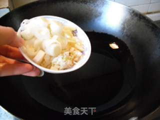 一道香嫩入味又极其下饭的葱姜蒜炒肉片——蒜苗炒肉片的做法步骤：10