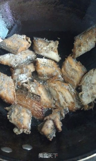 红烧带鱼的做法步骤：2