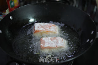 蒜辣三文鱼的做法步骤：3