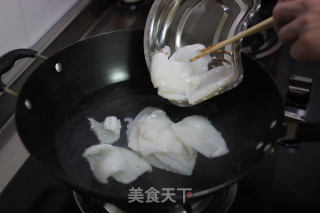蒜辣墨鱼片的做法步骤：2