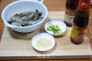 蚝油炒虾的做法步骤：1