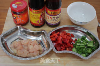 蒜辣鸡丁的做法步骤：1