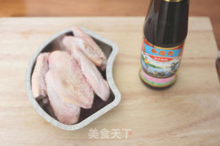 蚝油鸡翅的做法步骤：1