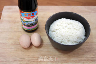 蚝油煎荷包蛋饭的做法步骤：1