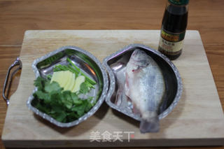 清蒸海上鲜的做法步骤：1