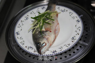 清蒸海上鲜的做法步骤：2