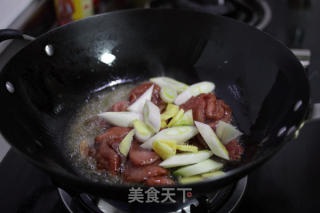 蚝油京葱爆牛肉的做法步骤：5