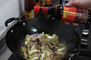 蚝油京葱爆牛肉的做法步骤：6
