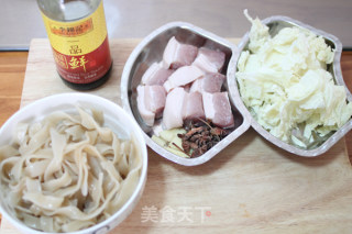 猪肉白菜粉条的做法步骤：1