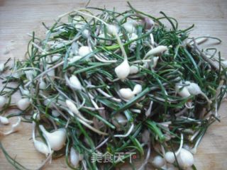 小根蒜鸡蛋炒豆腐的做法步骤：2