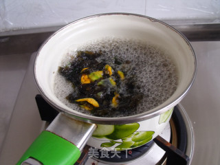 南瓜花紫菜蛋汤的做法步骤：3