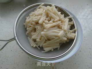 凉拌金针菇的做法步骤：3
