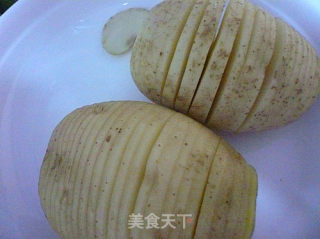 烤培根风琴土豆的做法步骤：2