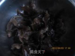 炝拌木耳的做法步骤：1