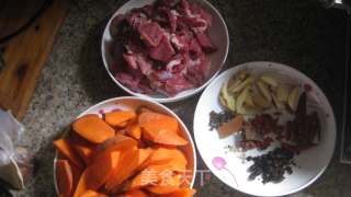 红烧牛肉的做法步骤：1