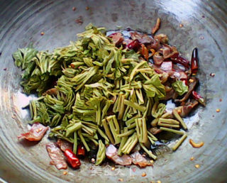香椿炒火腿肉的做法步骤：14