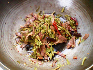 香椿炒火腿肉的做法步骤：15