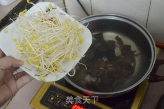 金针菇木耳豆腐猪肉汤的做法步骤：3