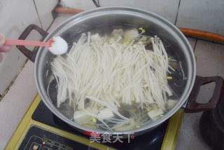 金针菇木耳豆腐猪肉汤的做法步骤：7