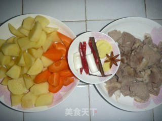 红烧牛肉的做法步骤：1