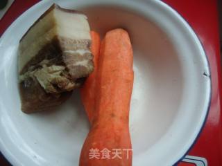 胡萝卜腊肉煲仔饭的做法步骤：1
