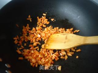 胡萝卜腊肉煲仔饭的做法步骤：5