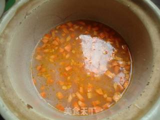 胡萝卜腊肉煲仔饭的做法步骤：6