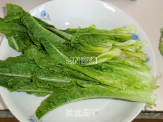六月鲜拌莴笋荷包蛋面的做法步骤：1