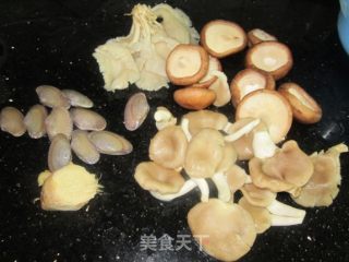 三菇滚花甲的做法步骤：1