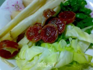 包菜香肠粉丝煲的做法步骤：2