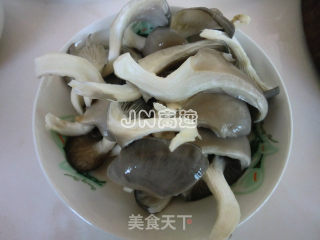 蘑菇炖素鸡的做法步骤：3