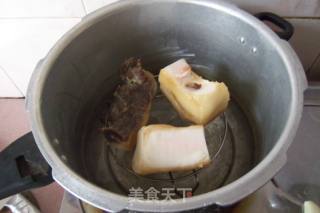 四季豆炒腊肉的做法步骤：2