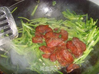 西芹炒腊肠的做法步骤：4